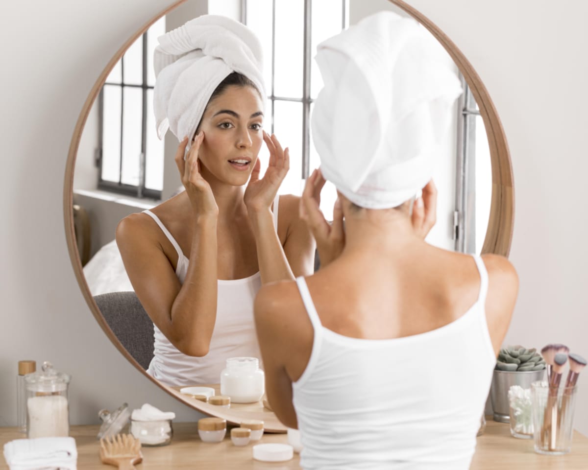 Ce proceduri de înfrumusețare îți poți face cu acid hialuronic?