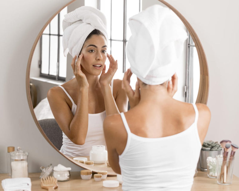 Ce proceduri de înfrumusețare îți poți face cu acid hialuronic?